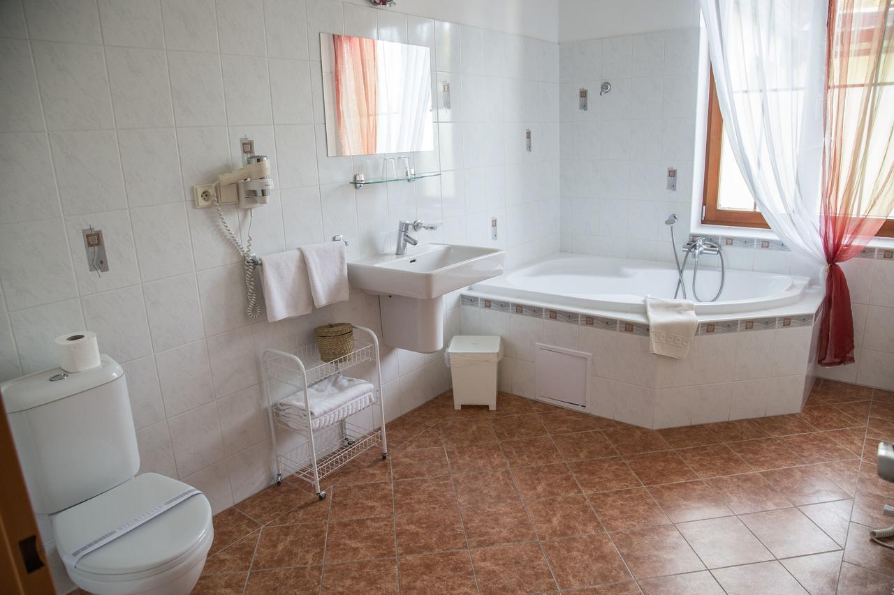 Wellness Hotel Vyhlidka Náchod Dış mekan fotoğraf